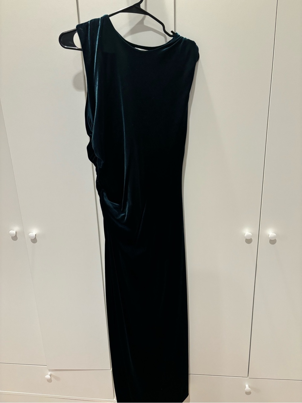 Elegant Long Velvet Evening Dress in Deep Green